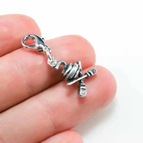 Curling Clip am Charm | Curling Clip Charm am Reißverschluss Curling Taschenanhänger | Clip Auf Charm | Curling Team Geschenk | Lockenarmband Charm C219