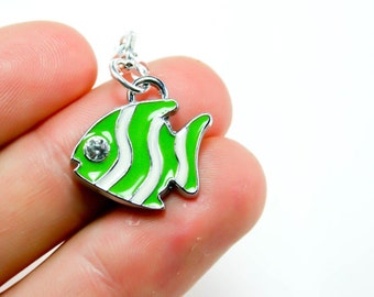 Clip de poisson sur Charm | Clip de poisson vert amusant sur le charme | Poisson Charm Zipper pull Charm | Charme de poisson de sac | Tirette zippée pour sac à main | Breloque pour sac à dos S070