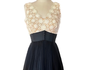 Vintage 1950's sleeveless lace bodice & black chiffon dress Modern day Size 7/8