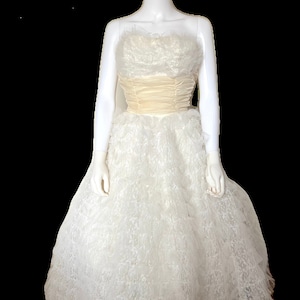 Vintage 1950&#39;s strapless white tulle cupcake prom formal or wedding dress XS