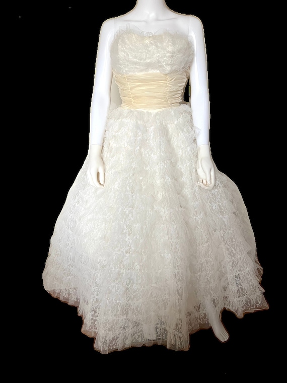 Vintage 1950's strapless white tulle cupcake prom formal or wedding dress XS