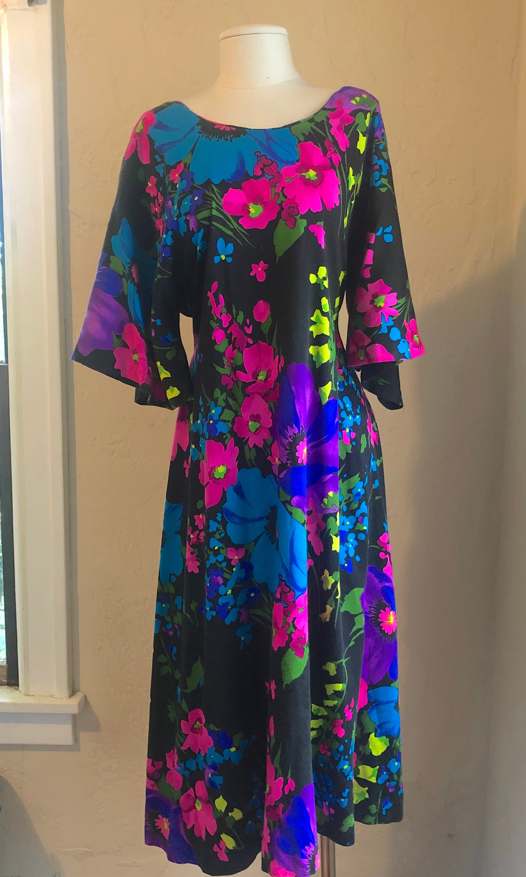 Vintage 1960's black floral mod era Waltah Clarke acrylic hawaiian goddess dress L XL