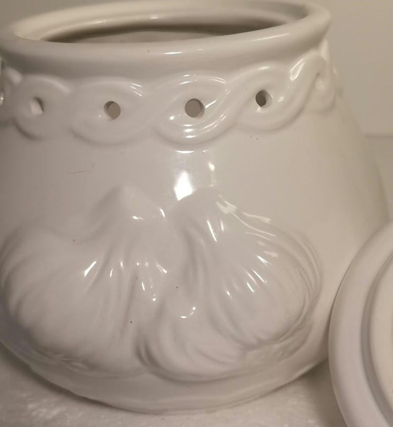 Norpro Stoneware Garlic Keeper - Thumbnail 4