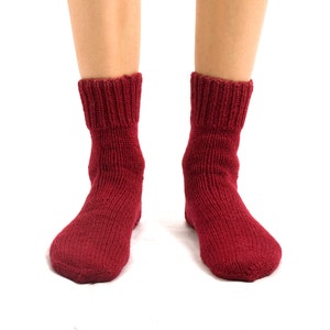 WOOL SOCKS. Men socks. Hand knitted socks. Natural burgundy color wool socks. Minimal socks. Great gift. Warm socks. Winter socks.