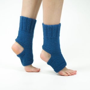 BLUE YOGA SOCKS. Pedicure socks. Flip flop socks.  Hand knitted from natural sheep wool yarn. Dancing socks. Toeless socks