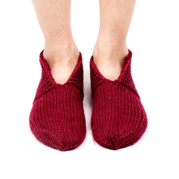 PANTOUFLES DE LAINE. Chaussettes en laine femme. Chaussettes pantoufles tricotées à la main. Chaussettes en laine bordeaux naturelles. Cadeau de Noël. Pantoufles à domicile. Pantoufles de Bordeaux.