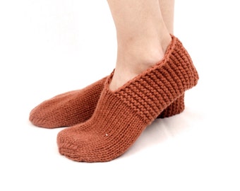 Wool slippers. Woman wool socks. Hand knitted slipper socks. Natural rust brown wool slippers. Minimal slippers. Christmas gift. Cozy feet