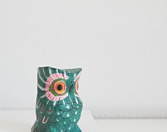 Vintage small owl, handmade figurine, hand painted bird, Mexican folk art, wood wooden statue, owl collectors, home decor