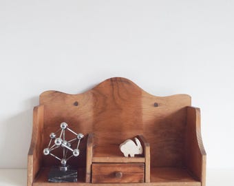 Kuriosaskåp med liten låda: Träprydnadsdisplay Vägghängande Knick Knack-förvaring