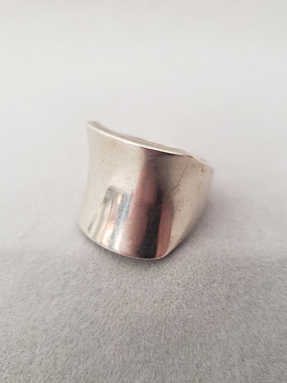 1980s Sterling Silver Wide Concave Ring, Size 10 |