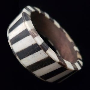 1970s Mosaic Horn Sliced Bangle | 70s Wooden Bracelet with Brown and Cream Striped Overlay