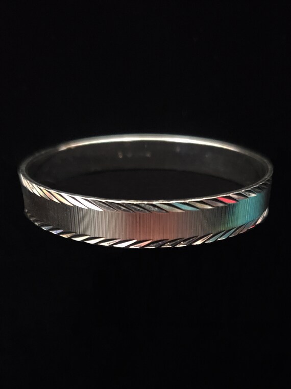 1980s Petite Chrome Etched Bangle by Monet | 80s V