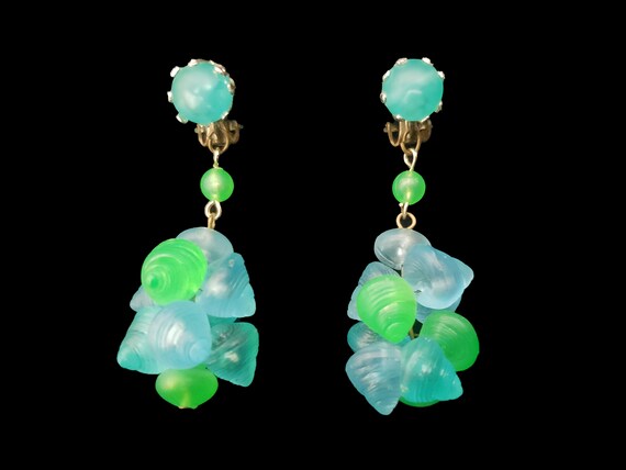 1960s Turquoise and Green Seashell Beaded Cluster… - image 1