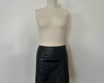 Falda negra de cuero con cremallera y broches de los años 90 de Cache, talla pequeña a mediana / Minifalda negra de corte A con cremallera de los años 90 (S, M, 30-38)