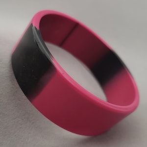 1960s Black and Hot Pink Sliced Lucite Bangle | 60s Vintage Marbled Plastic Bracelet