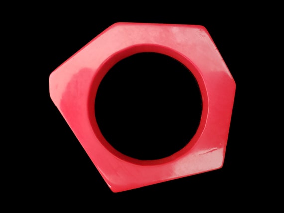 1960s Carved Red Lucite Geometric Bangle | 60s Vi… - image 5