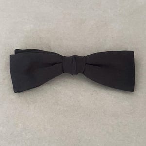 1960s Black Clip-On Bowtie | 60s Vintage Skinny Pre-Tied Black Bow Tie