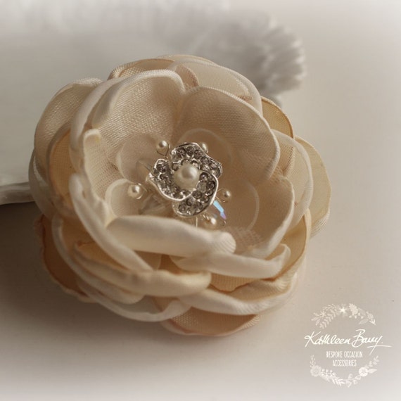 Harilla Koreanische Flower Brosche – Handgefertigte Blumen-Anstecknadel Für Schal & Jacke
