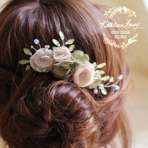 Blush Roze groene bruids bruiloft haar kam salie groen & blush roze bloem detail - Aangepaste kleuren op bestelling - STIJL: Anique