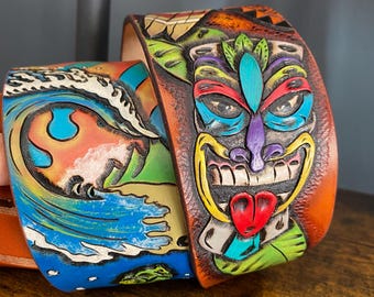 Handgefertigter Gitarrengurt aus Leder: Tiki, Turtle & Waves - Beach Vibe