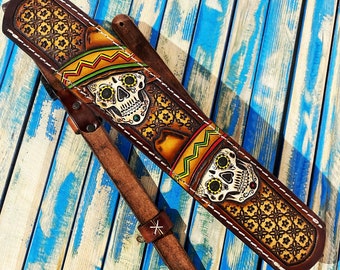 Handgefertigter Gitarrengurt aus Leder mit buntem Sugar Skull Design