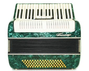 Russian Piano Accordion Pioneer for Beginners Children Kids Lightweight, New Straps, Keyboard Accordian, Beautifful sound.