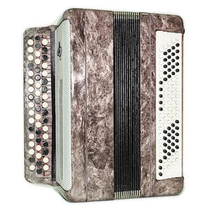 Pode incluir: Um conjunto de três vasos de cerâmica em tamanhos e formas variadas. Os vasos são esmaltados em um acabamento branco fosco, com uma superfície texturizada. O vaso mais alto tem aproximadamente 25 cm de altura.