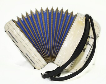 ヴィンテージ HOHNER ARTISTE IV、4列ボタンアコーディオン B Griff