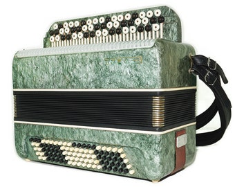 Bayan Tembr, Chromatic Button Accordion, made in Russia, 100 Bass buttons, New Straps, Case 2272, Stradella, B System, Beautiful sound!