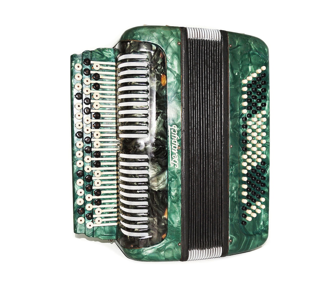 ヴィンテージ バヤン ボタン アコーディオン、3 列フォーク ロシア
