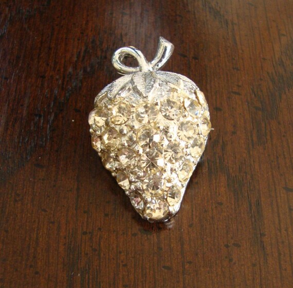 Strawberry Brooch - Jonquil Rhinestone Strawberry
