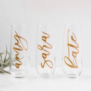 Personalized Champagne Flutes, Bridesmaid Gift, Bridesmaid Proposal, Bridal Party Gifts, Bachelorette Gifts, Bridesmaid Wine Glasses