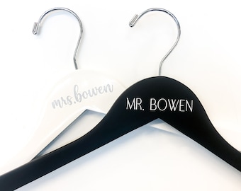 Bride Groom Hanger Set, Gold Bride Hanger, Bride Gift, Bridal Shower, Wedding Gift, Engagement Gift, Engraved Dress Hangers, Wedding Hanger