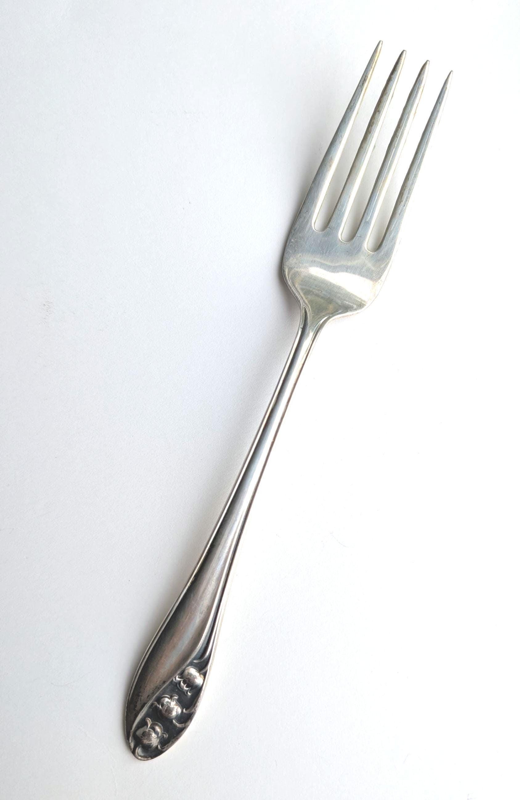 【 ヴィンテージ銀フォーク 】　GORHAM STERLING　1950's Vintage Gorham Lily of the Valley Salad or Lunch Fork- Solid