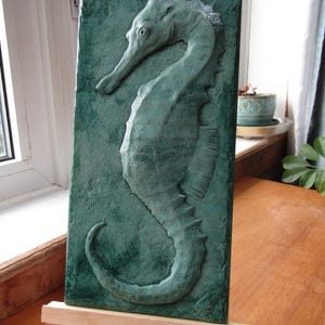 Decoratieve tegel van cement met zeepaardje, 12 x 6 inch.
