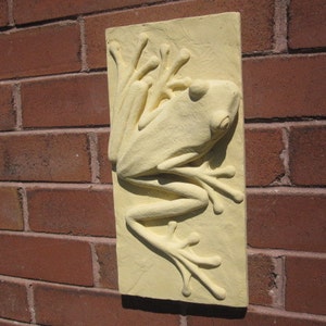 Tree Frog Large Sculpted Concrete99Tile Garden Ornament image 3