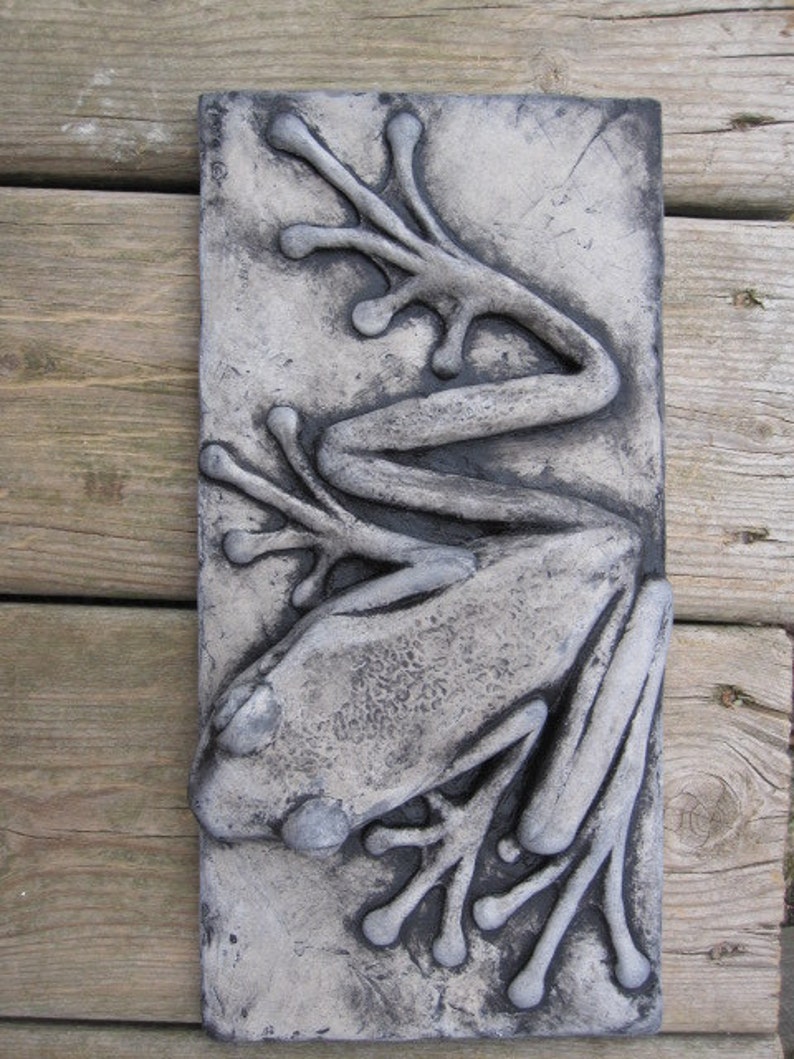 Tree Frog Large Sculpted Concrete99Tile Garden Ornament image 5