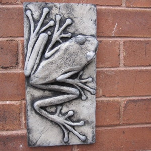 Tree Frog Large Sculpted Concrete99Tile Garden Ornament image 1