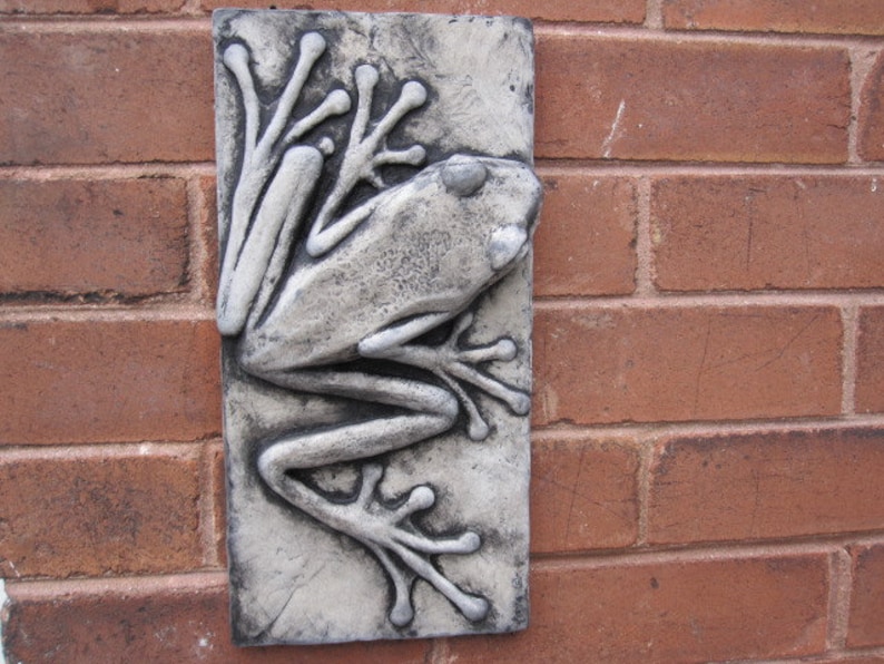 Tree Frog Large Sculpted Concrete99Tile Garden Ornament image 1