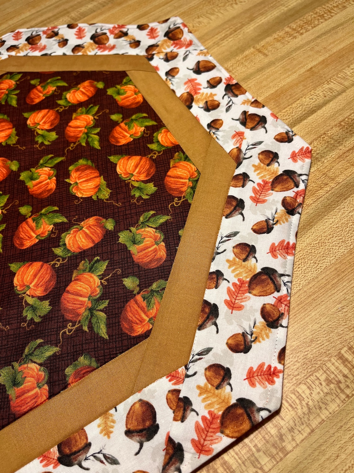 Autumn Acorn Buddy Quilted Table Topper NCU0PTT1063