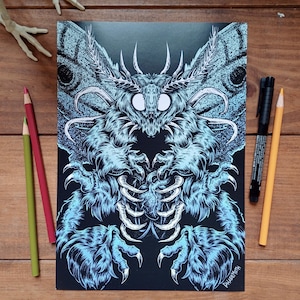 Stampa artistica horror "Moth Beast" di PhaseMoth / A4, dettagli elevati, uomo falena, cryptidcore, arte falena, illustrazione di mostro, stampa artistica horror, falene