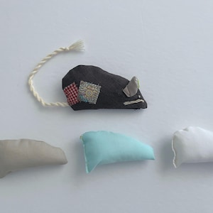 Set of 5 - 1 mouse toy + 4 organic catnip refills, catnip mouse, cat toy, cat catnip toy, cat mouse toy