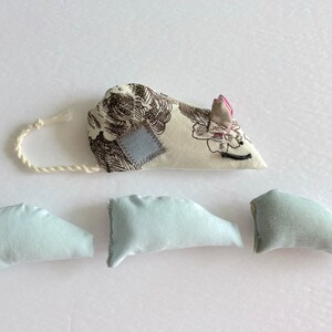 Set of 5 - 1 mouse toy + 4 organic catnip refills, catnip mouse, cat toy, cat catnip toy, cat mouse toy