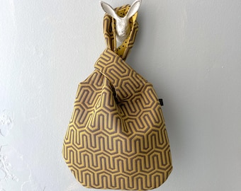 Juego de 2: bolso japonés con nudo + estuche a juego, bolso de mano japonés, bolsa para tejer, bolsa para lana, bolsa para proyectos - Amarillo mostaza carbón con estampado geométrico