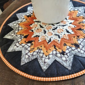 Chemin de table matelassé en forme d'étoile pliée pour Halloween, fait main