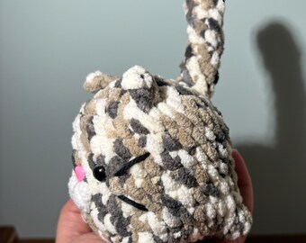 Grumpy Grandpa Crochet Cat Plush – Handmade Amigurumi Kitty – Chunky Yarn – Soft Toy Attitude