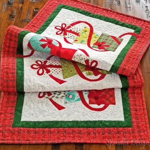 YY-one Table Runner for Farmhouse Style with Floral Pattern in Pink Christmas Decorative Table Runner for Home Kitchen Halloween Christmas 70 X 13