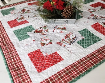 Christmas Quilted Table Topper – Happy Holiday Gnomes