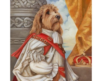 以下が含まれることがあります： 王様のように着飾った犬の絵画。犬は、金色の冠をかぶり、赤と白のローブを着ています。犬は石の柱と金のカーテンの前に立っています。