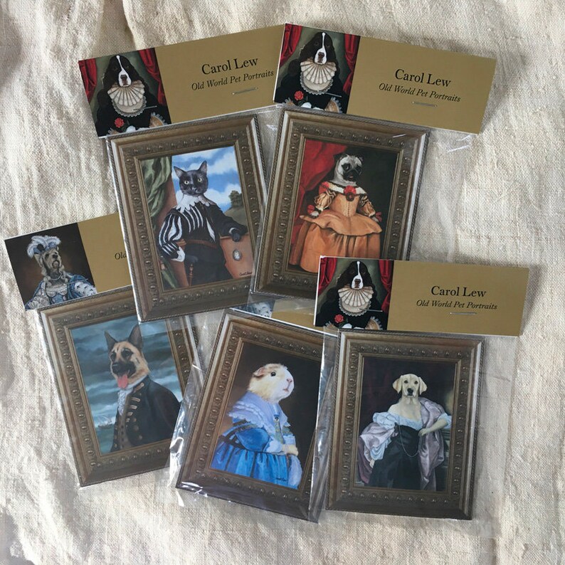 Peut inclure: Six impressions encadr&eacute;es de portraits d'animaux dans un style ancien. Les portraits repr&eacute;sentent un chat, un carlin, un berger allemand, un cochon d'Inde et deux chiens. Les cadres sont dor&eacute;s et pr&eacute;sentent un design d&eacute;coratif. Les impressions sont toutes sign&eacute;es "Carol Lew Old World Pet Portraits."